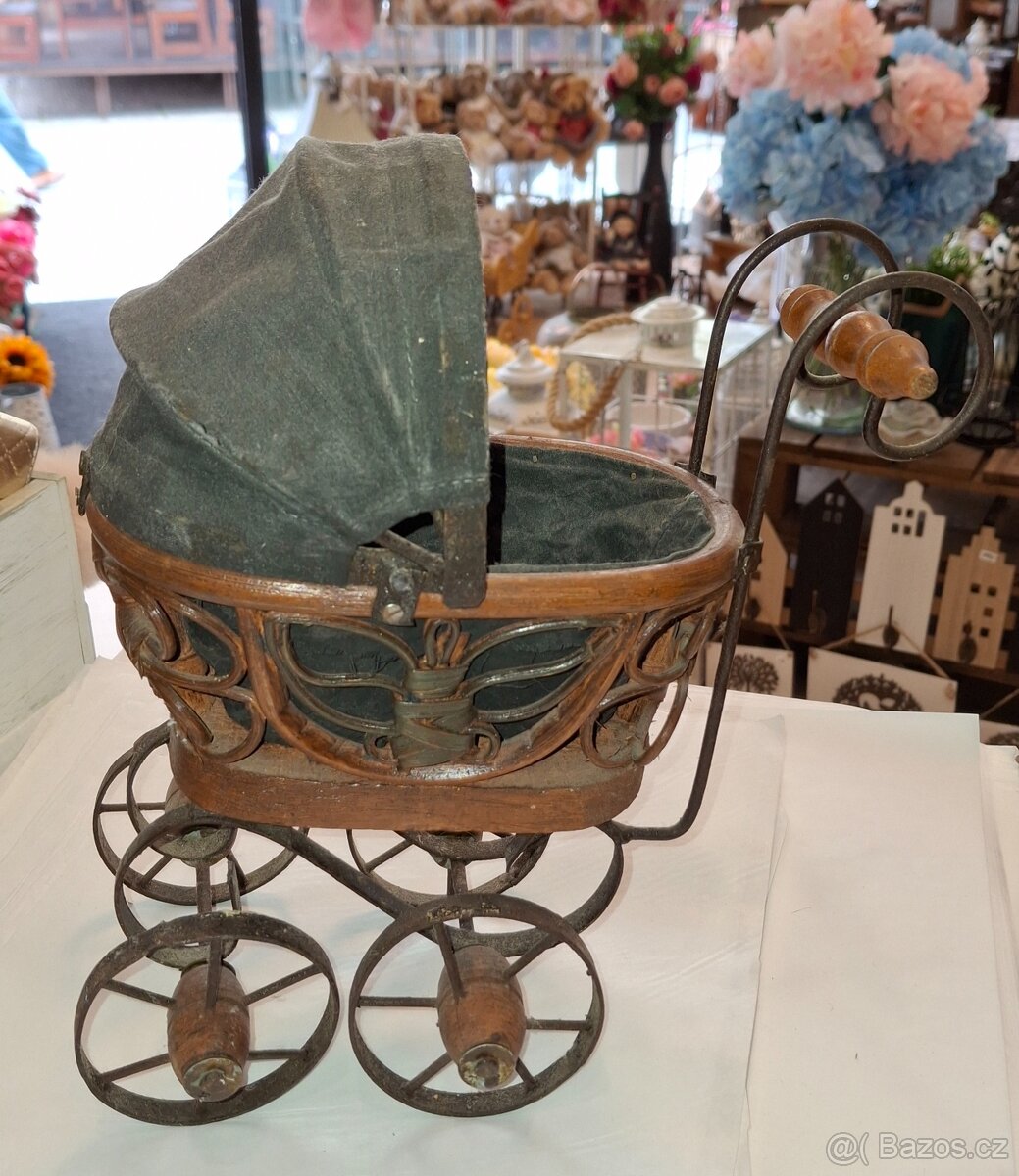 Starý kočárek pro panenky - 5