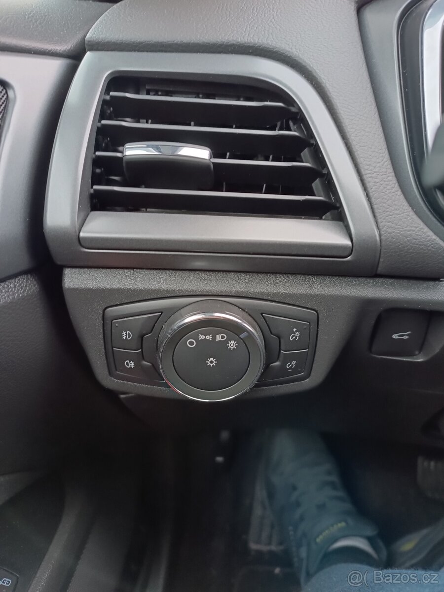 Prodám Spolehlivý Ford Mondeo 4×4 s velkou výbavou - 5