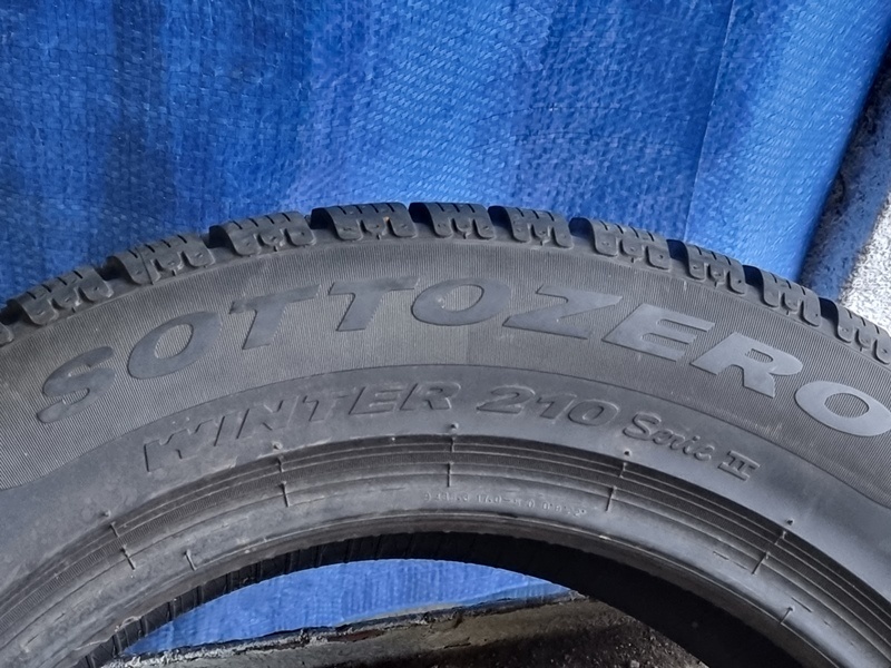 Nejeté zimní pneu Pirelli 205 65 17 - 5