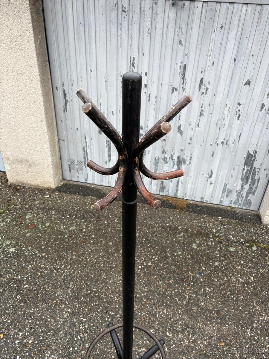 Dřevěný věšák Ton - 5