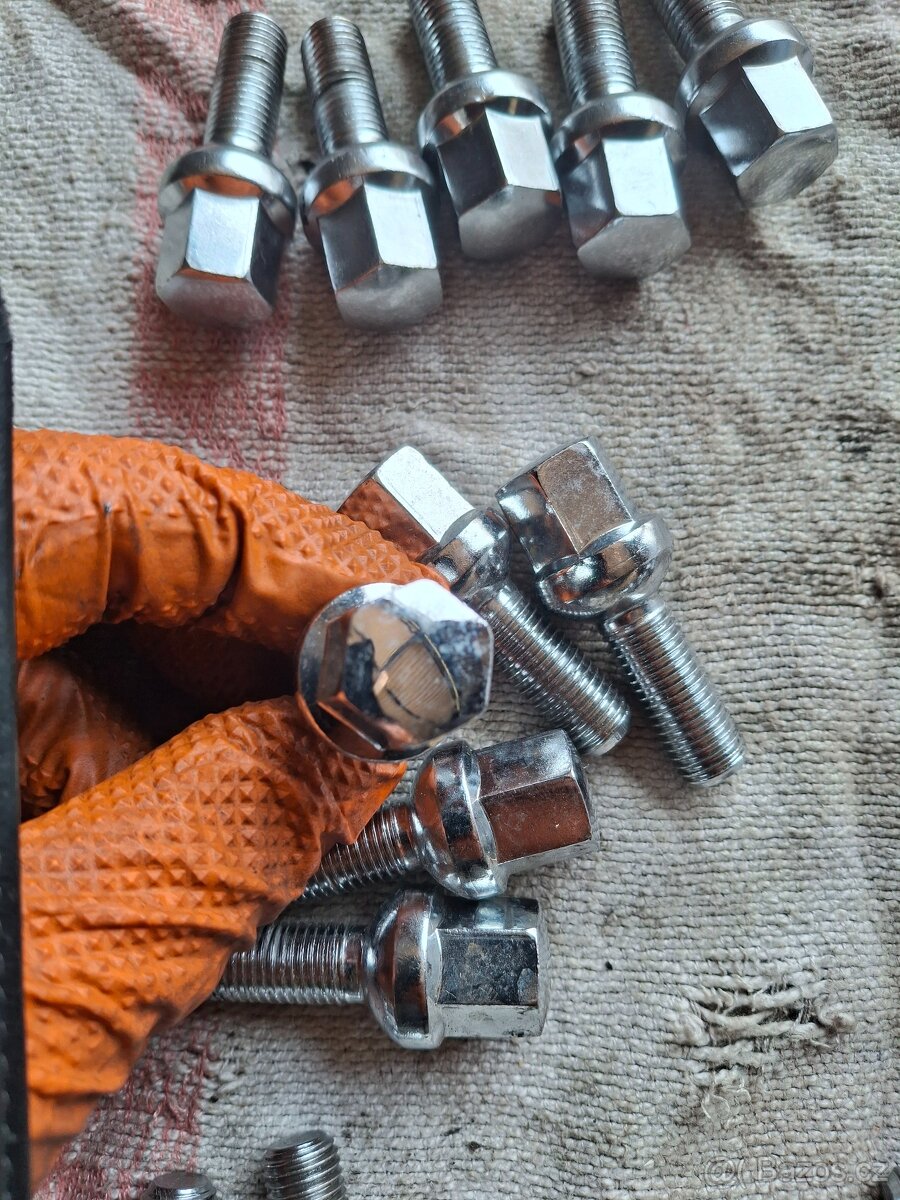 Kolove srouby chromovane 12x1,5 mm - 5