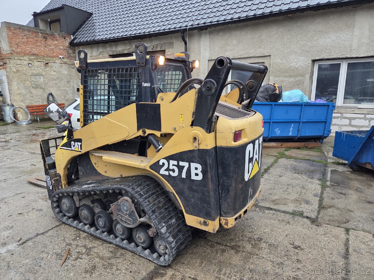 Caterpillar 257B pásový nakladač - 5