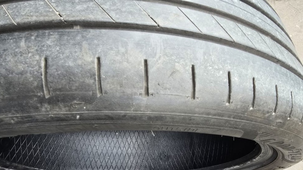 Letní pneumatika 235/40/19 Good Year - 5