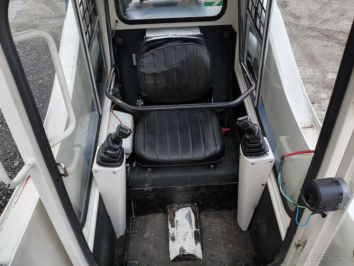 Smykem řízený nakladač Novotný 861, TP + SPZ, r.v 2013, moto - 5