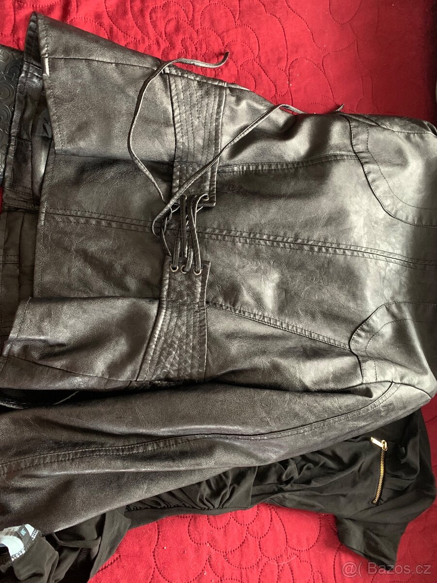 Set Guess: šaty+bunda+ledvinka; Benetton; Dakine; Plesové - 5