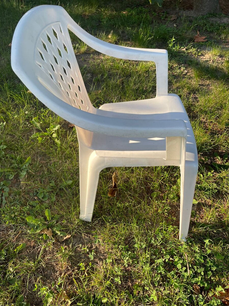 Plastové zahradní židle - 5