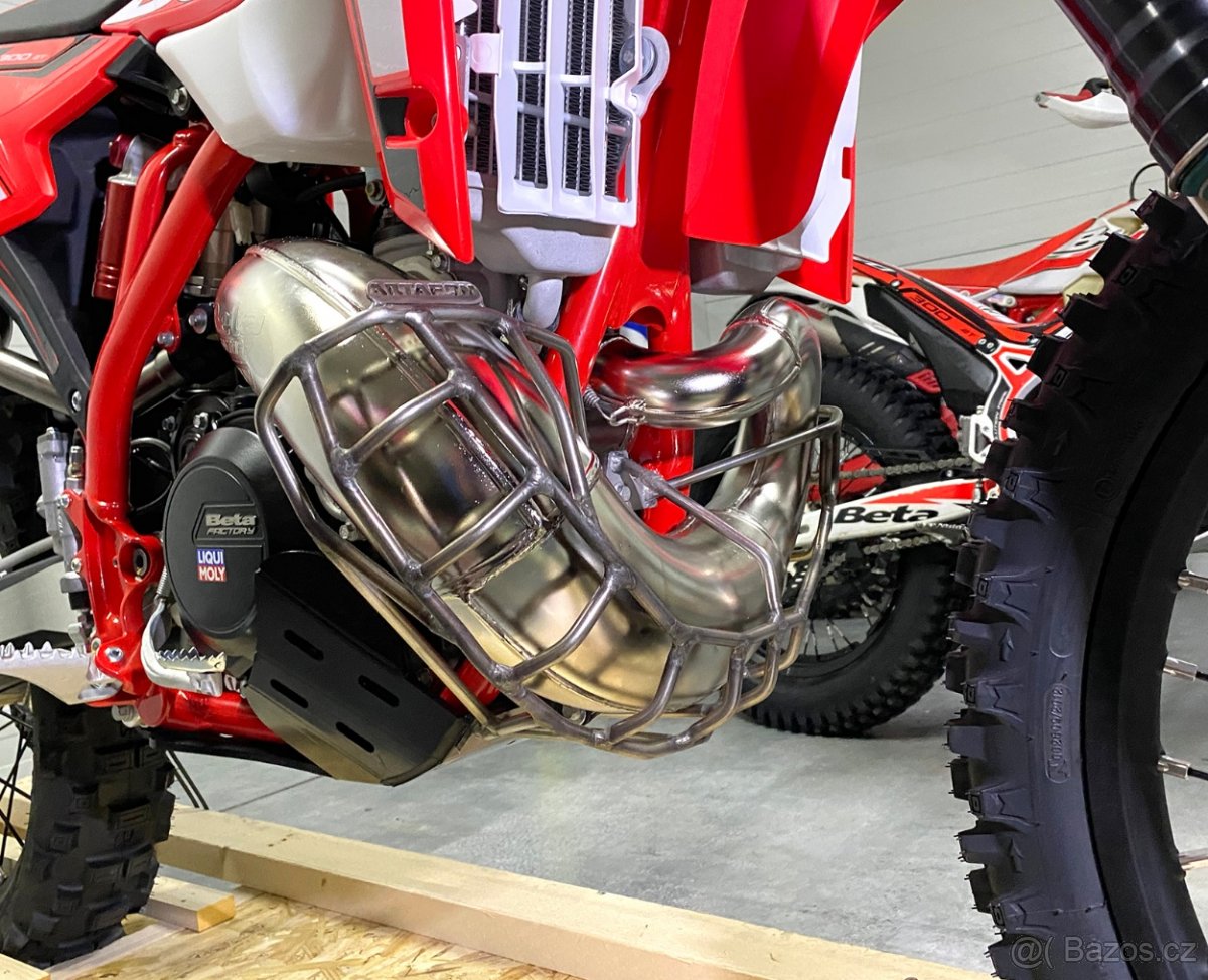 KTM Husqvarna Beta Gas Gas kryt kolene výfuku