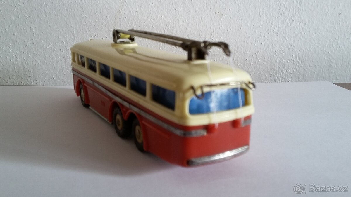 Stará hračka Ites trolejbus Tatra T 400 na klíček - 5