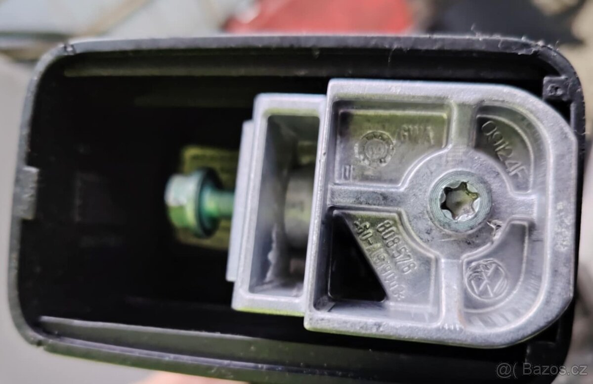 prodám loketku do VW Bory a Golfa 4 - 5