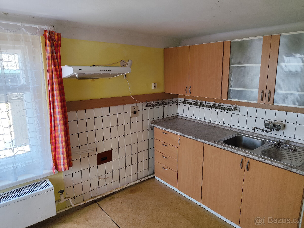 prodej 1/2 Domu + velká zahrada a garáž k tomu. - 5
