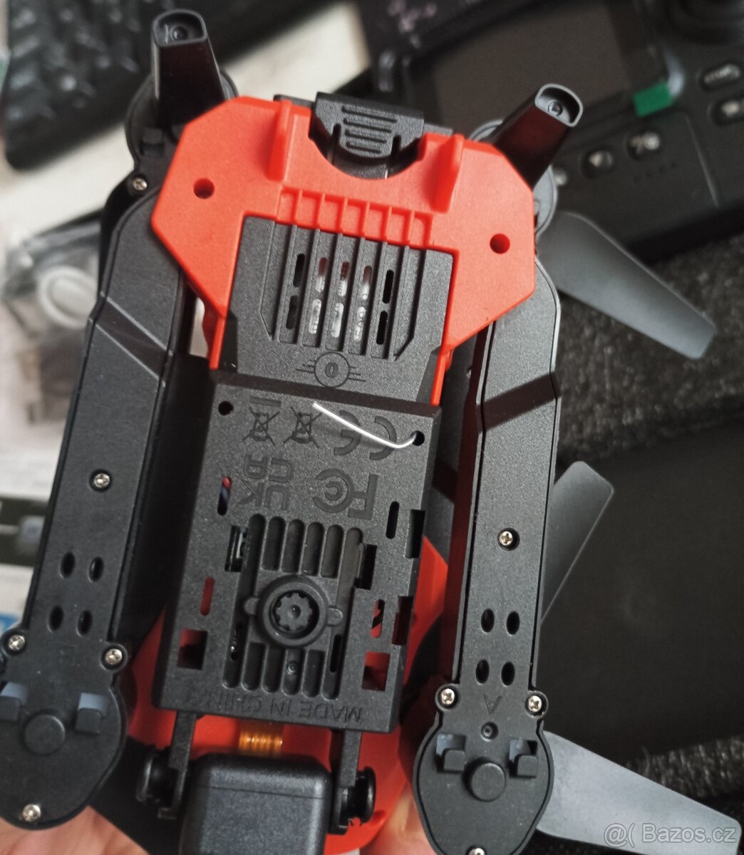 Dron s obrazovkou , nepoužitý, nový - 5