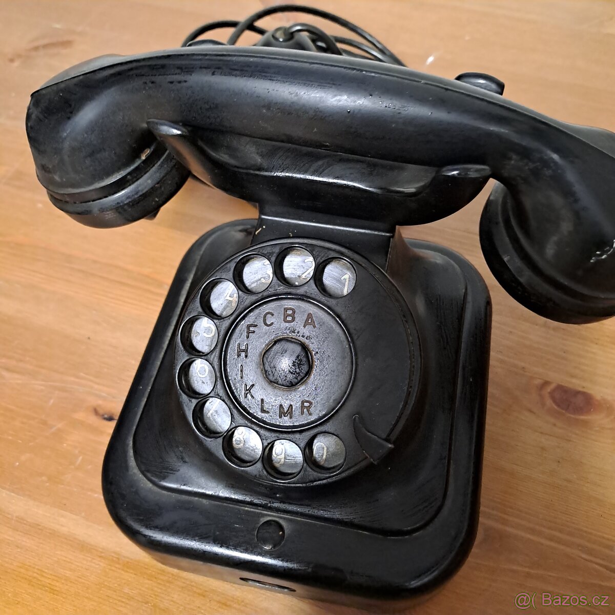 Staré bakelitové telefony - 5