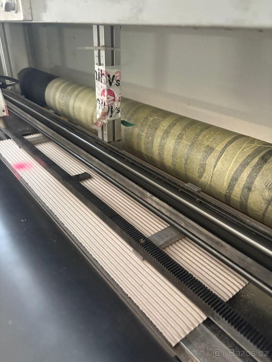 Automatická řezačka dvouvrstvé lepenky (8674) - 5