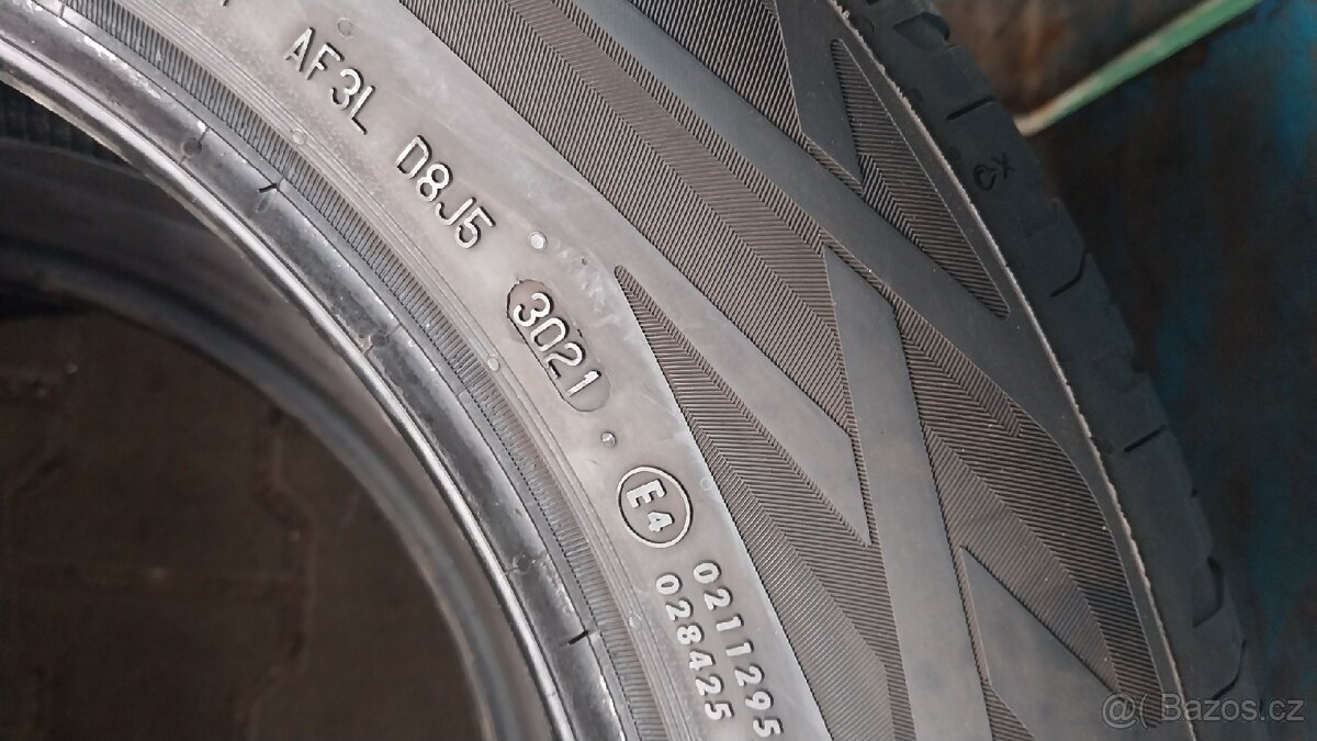 Prodám 2 x letní pneu Continental 235/55/18 - 5