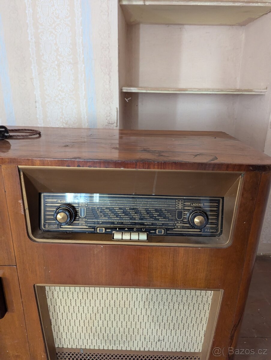 Starý gramofon Supraphon LE58 - 5