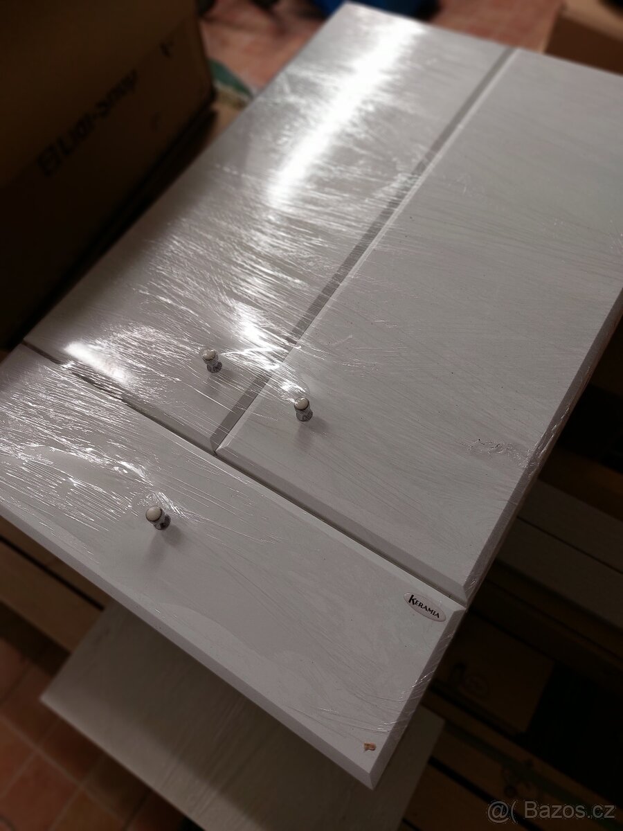 Dvě koupelnové skříňky, bílé - 5