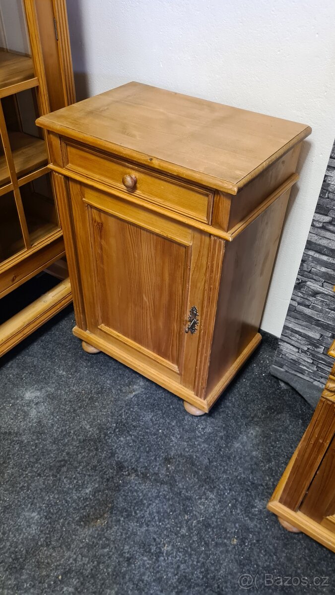 Starožitný nábytek - replika - 5
