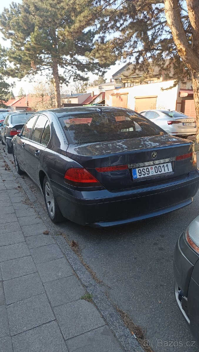 BMW 7 E65 735i dva vozy - 5
