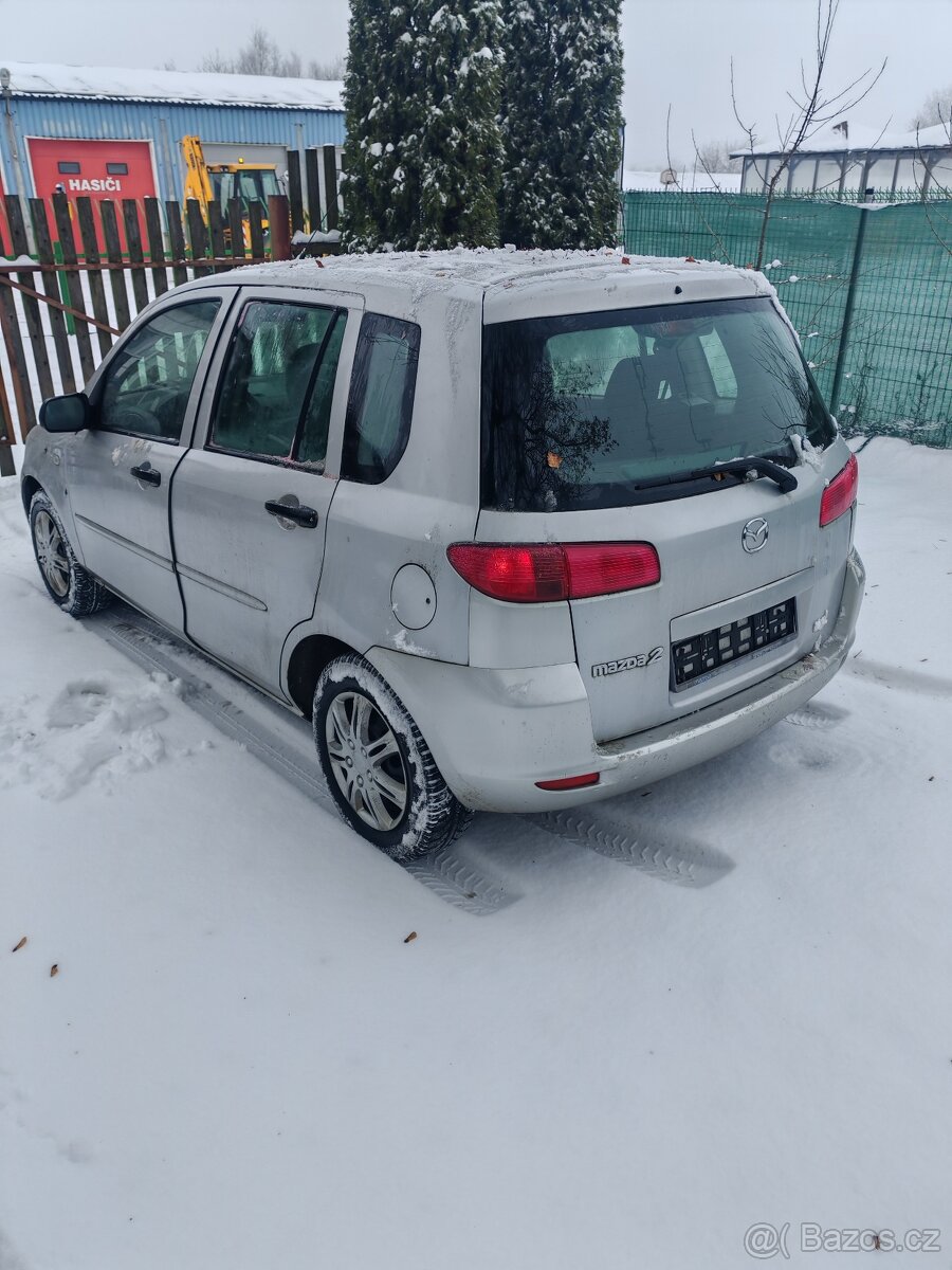 Prodám Mazda 2, najeto 87000 km, r.v. 2005/12 - 5