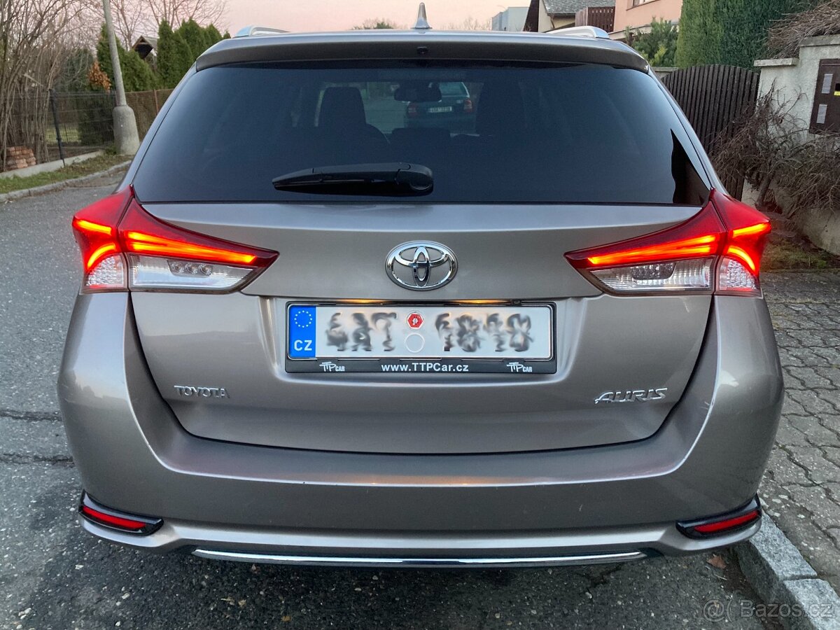 Toyota Auris 1,6 D kombi 82 KW - 5