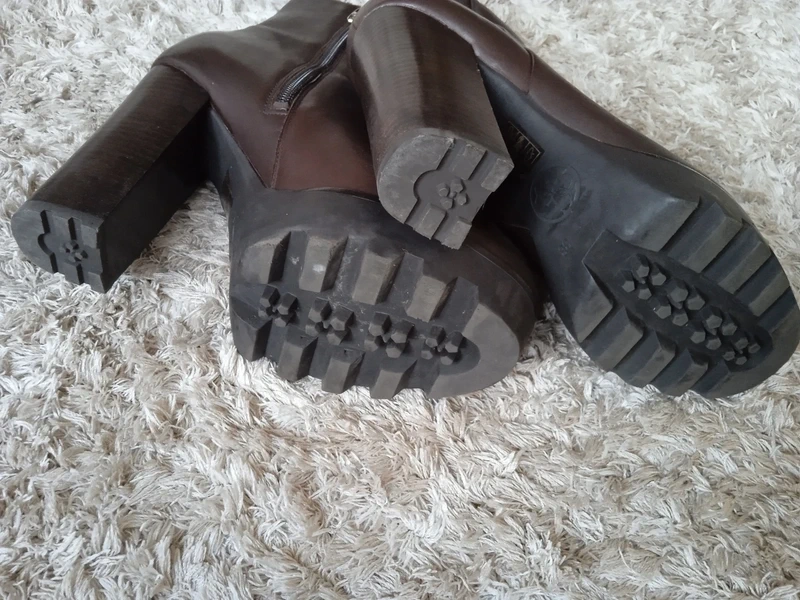 Hnědé polokozačky zn. Guess, vel. 38 - 5