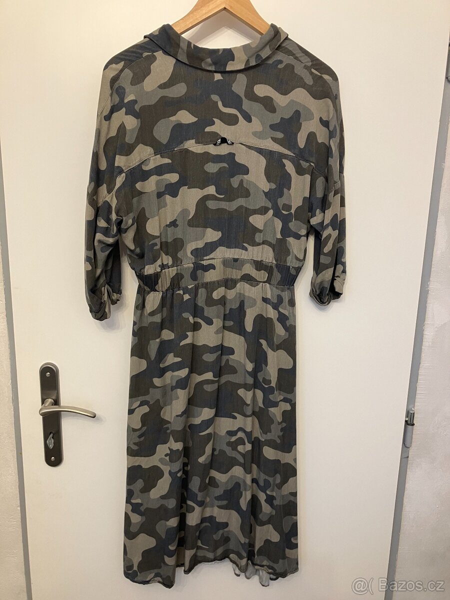Košilové midi šaty s páskem, army vzor, zn. Mohito, vel. 36 - 5