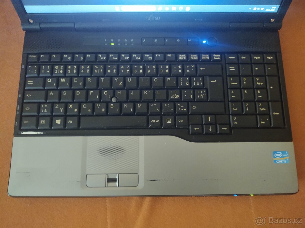 Fujitsu Lifebook E752 - 5