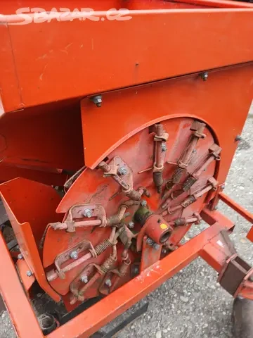 Prodam dvouřádkový sazeč brambor České výroby SK2-130 včetně - 5