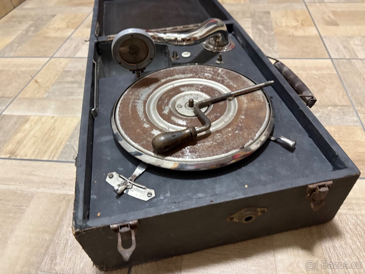 Kufříkový gramofon na kliku - 5