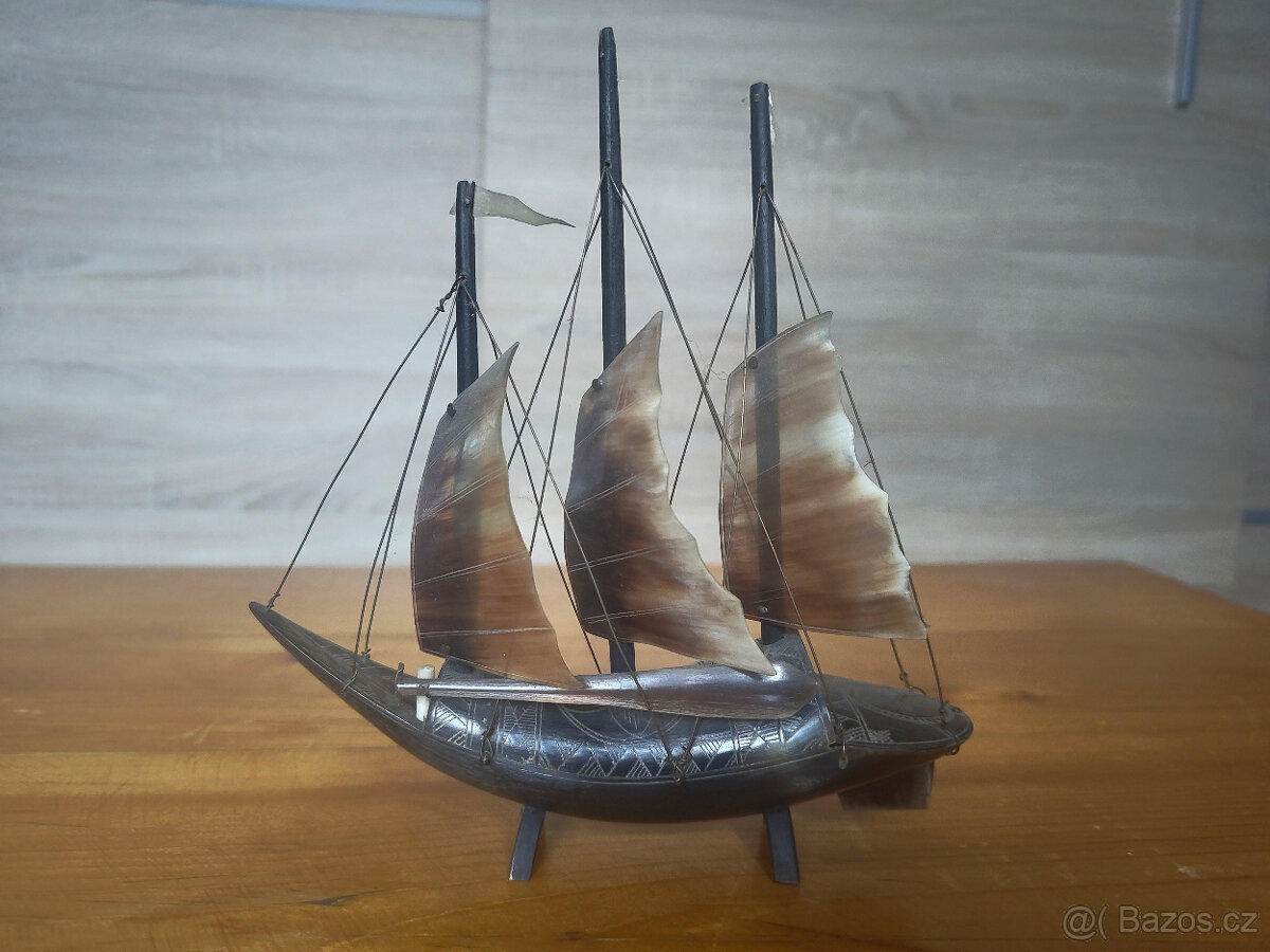 Starožitné lodě z rohoviny - 5