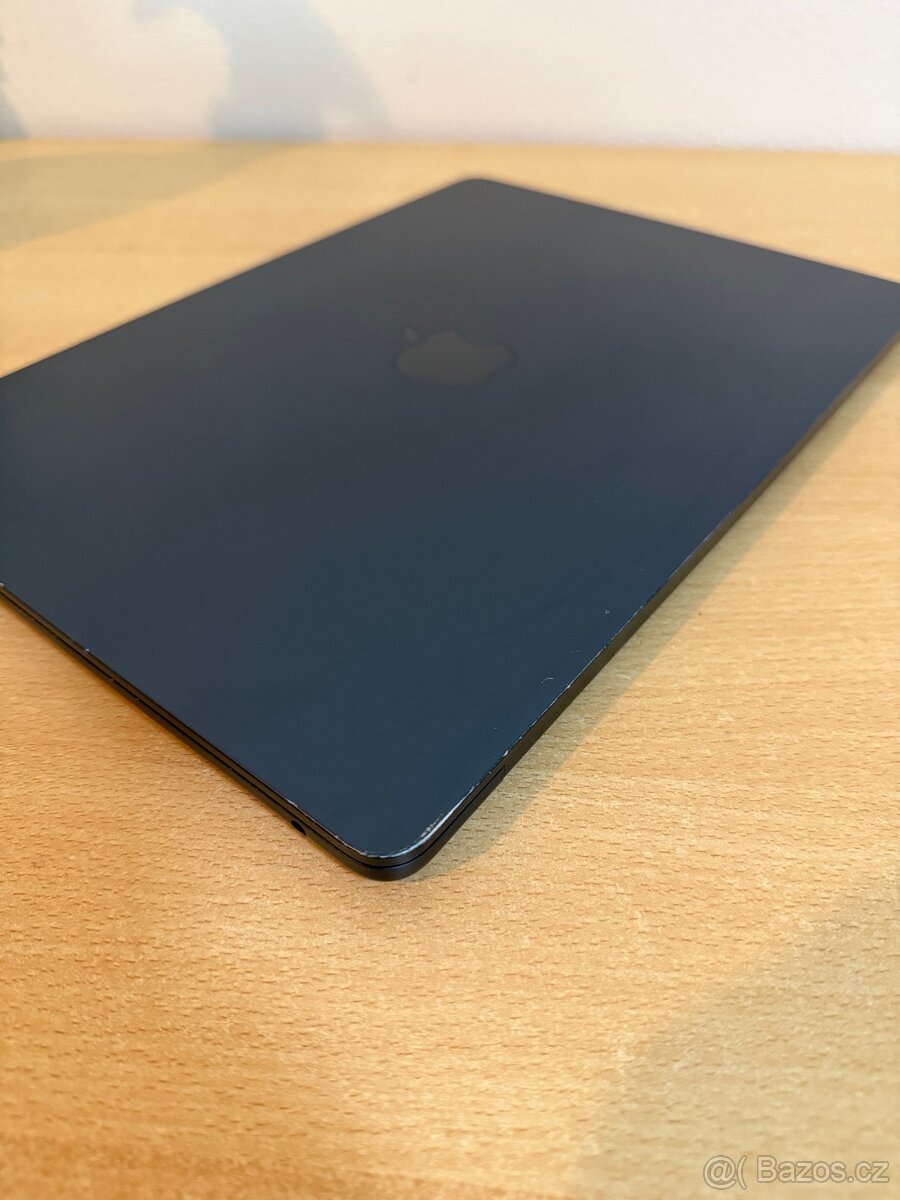 MacBook Air M2, 13”, 8GB RAM, 512GB SSD - 5