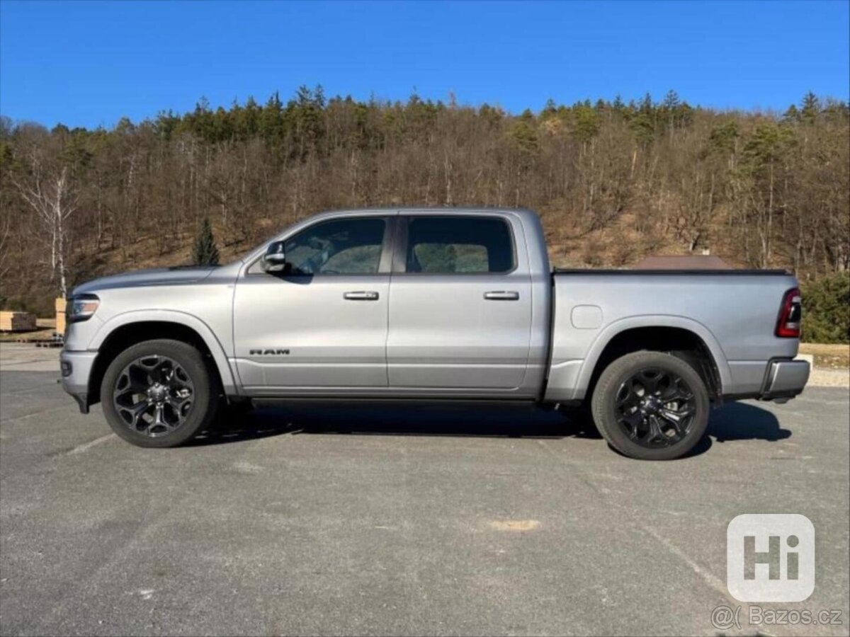 RAM 1500 5,7 V8 Limited Night Edition