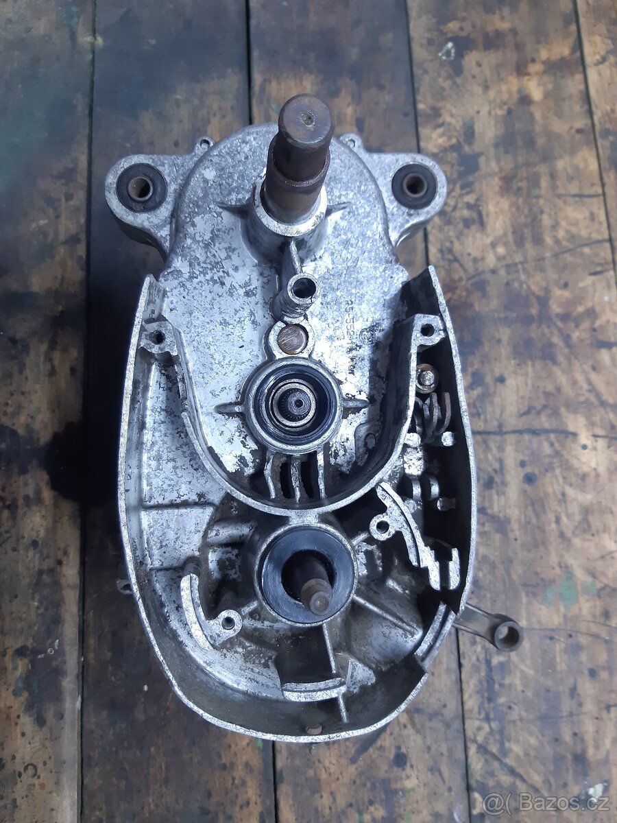 Stadion S22 - motor s díly - 5