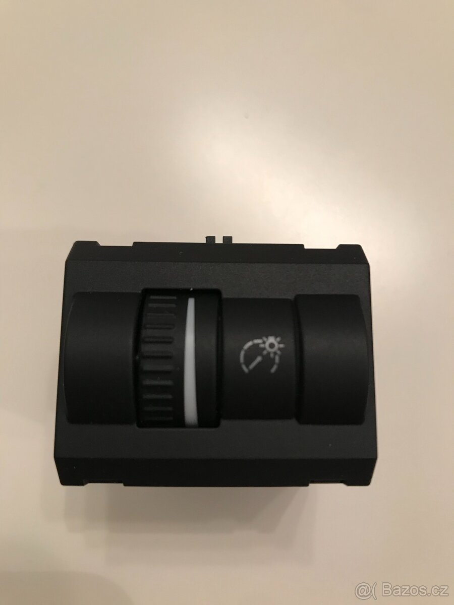 Prodam tlacitko reguluje osvetleni OCTAVIA II SUPERB II - 5