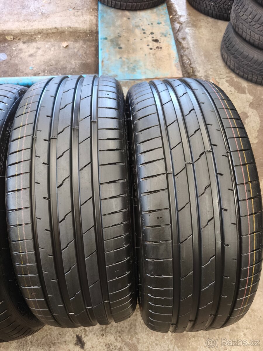 235/40/20 - 5