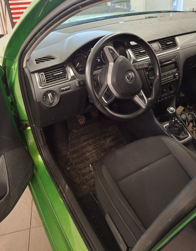 nd z škoda rapid 1,2tsi svetle tmave modra zelena bilá - 5