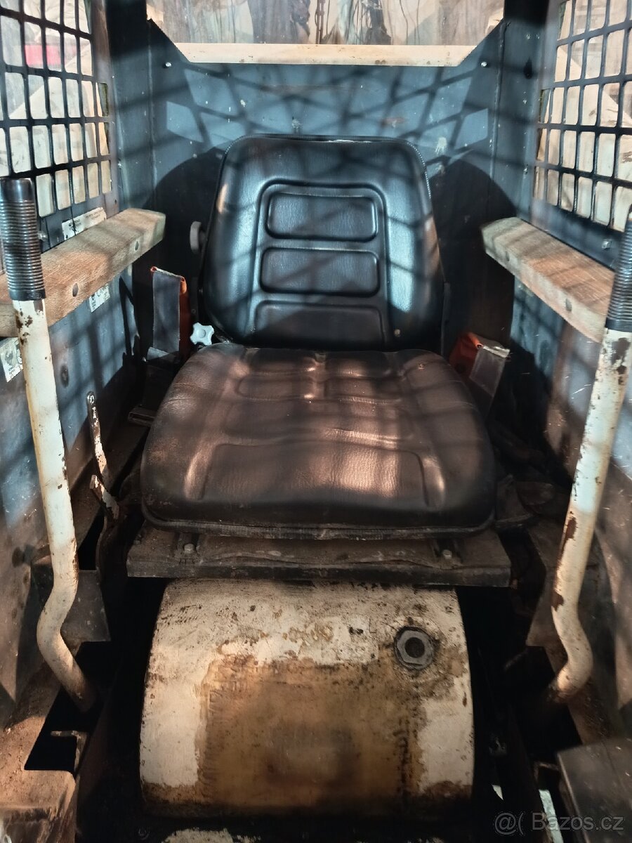 Smykový nakladač - 5