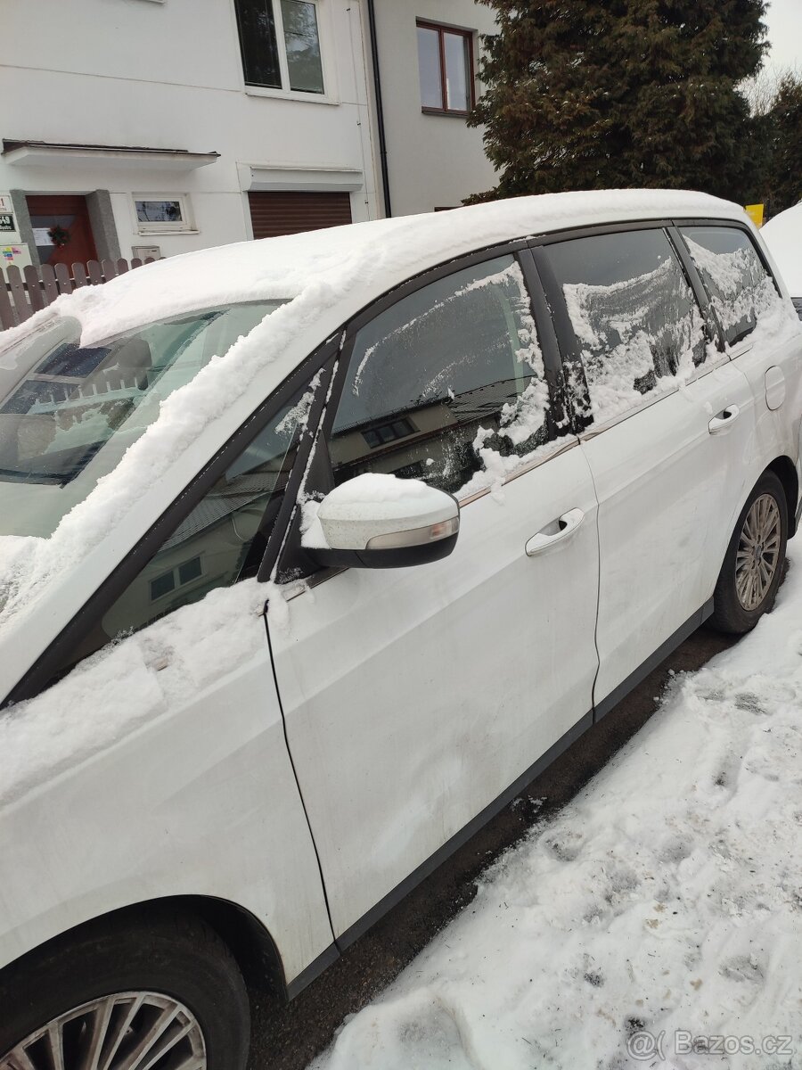 Prodám Ford Galaxy r.2016 Nafta 1,9 - 5