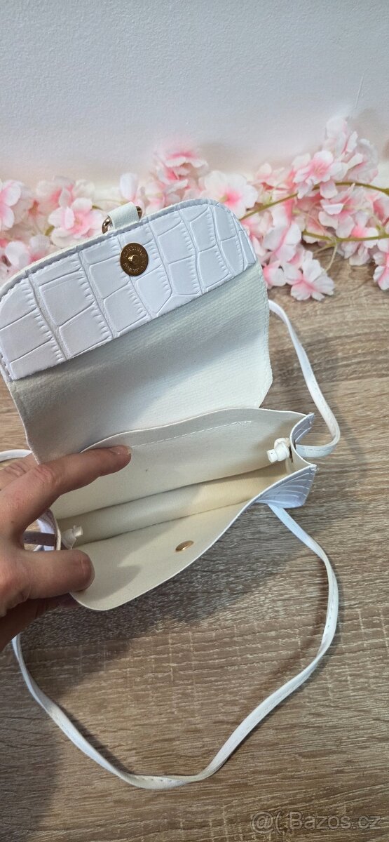 Bílá kabelka - 5