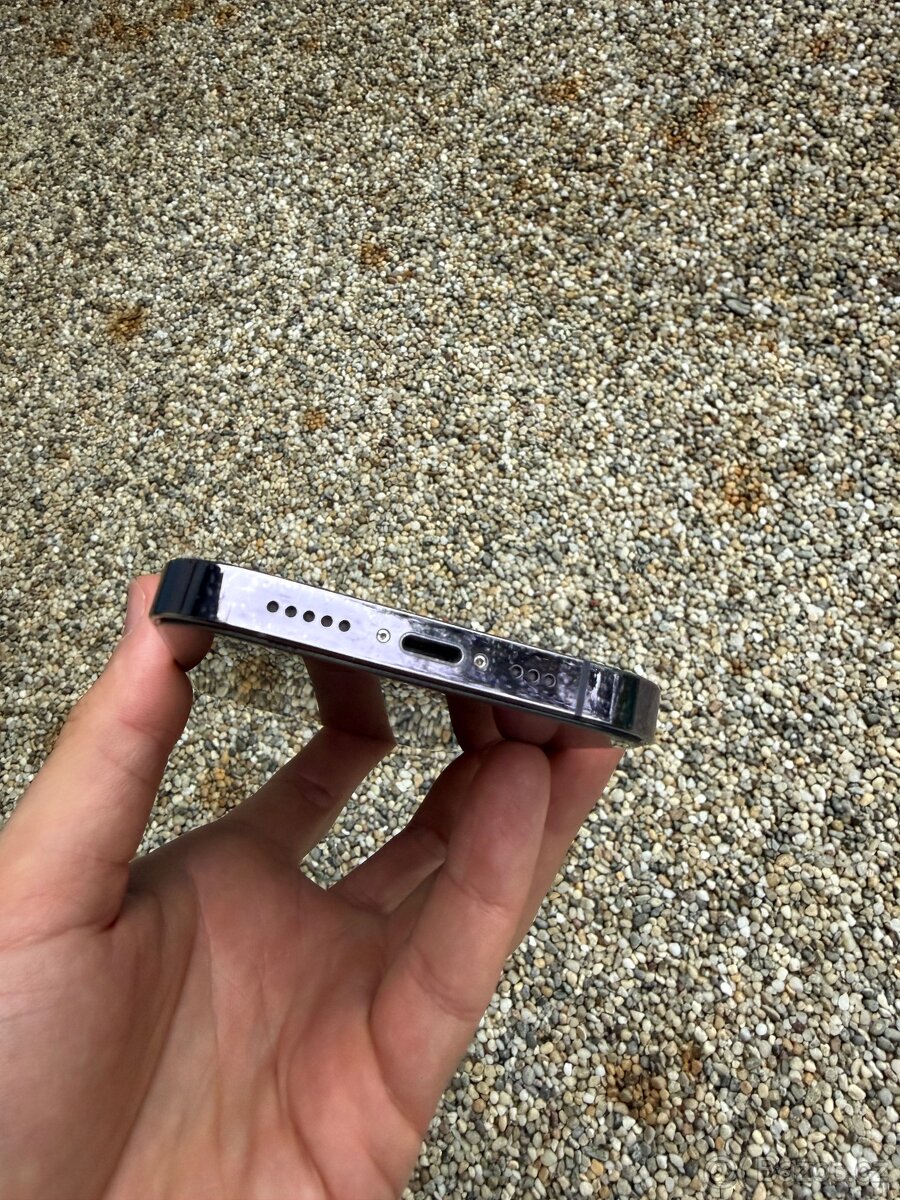 IPhone 14 Pro - baterie 100% - 5