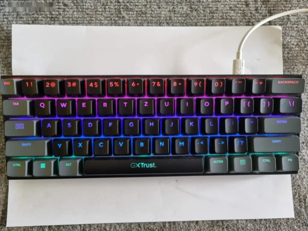 Herní klávesnice Trust GXT 867 - 5