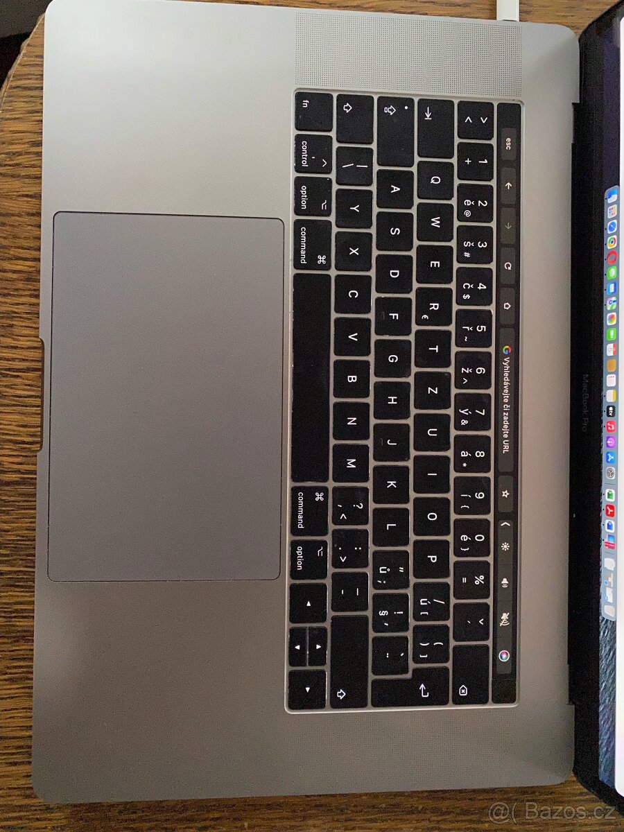 Macbook Pro 15" TouchBar nová baterie, klávesnice a display - 5