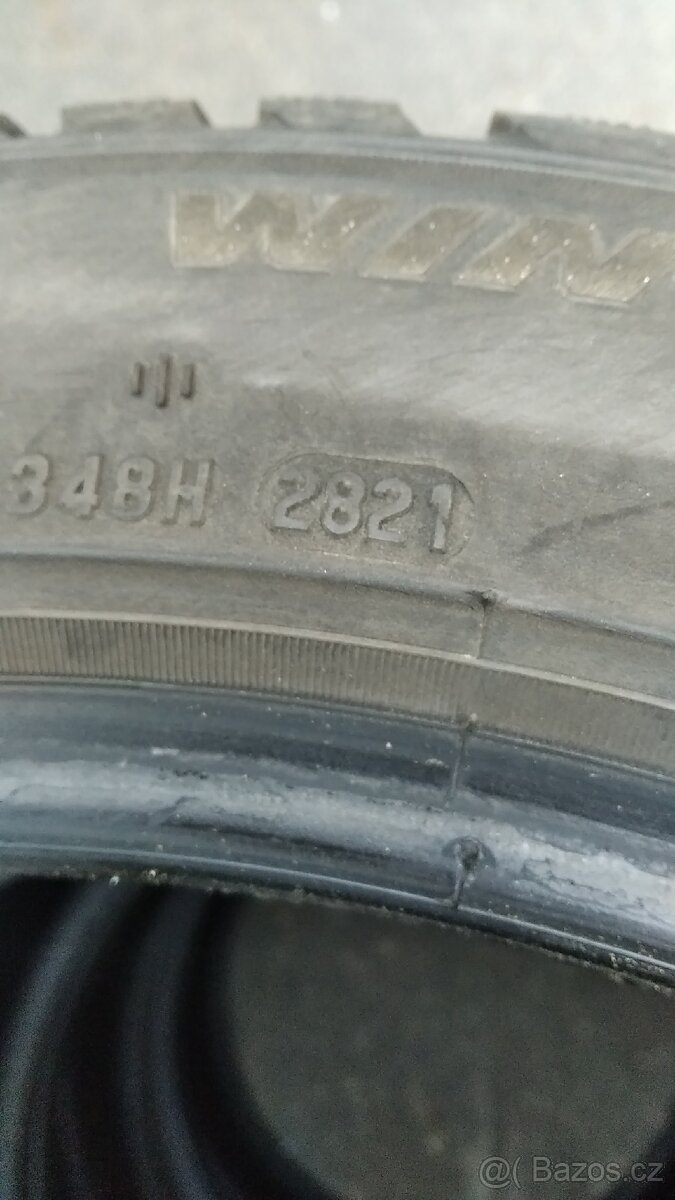 Prodám sadu pneu 235/45r18 - 5