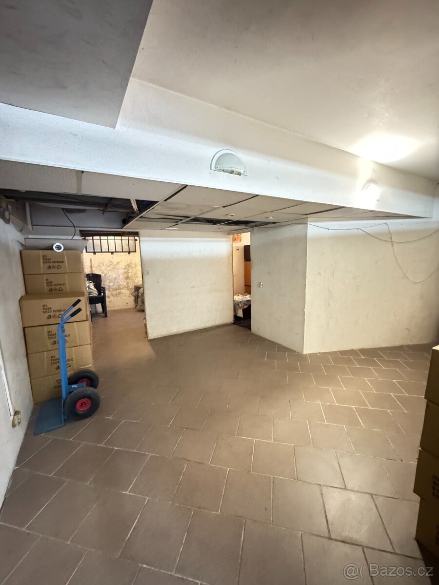 Prodej prostorné garáže - 5
