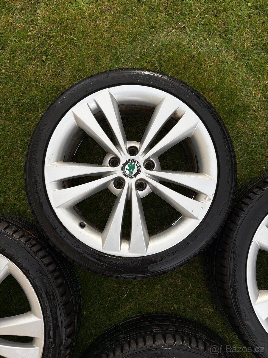 Orig ALU kola Škoda RS 5x112 R18 Neptune + 225/40 R18 - 5
