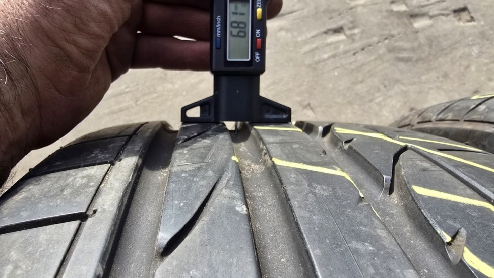 Letní pneu 235/40/19 Bridgestone - 5