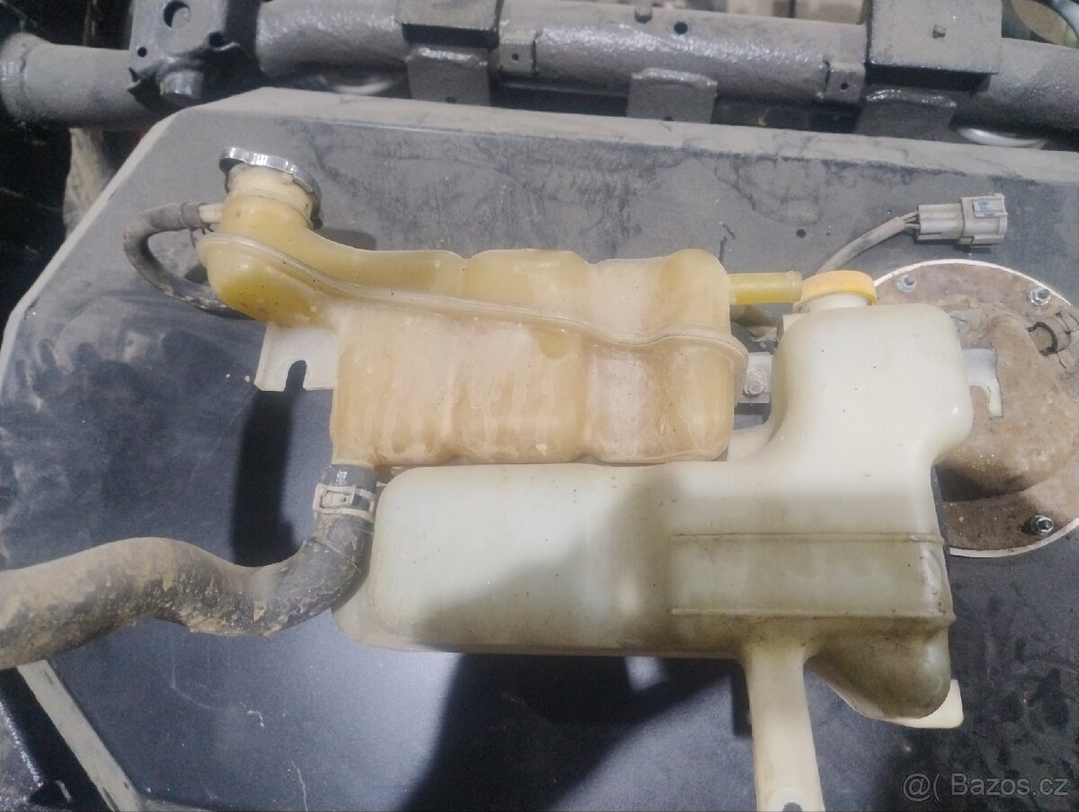 Expanzní nádoba na vodu Nissan Patrol Y61 ZD30