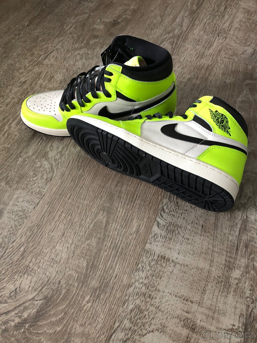 NIKE AIR JORDAN 1 - 5