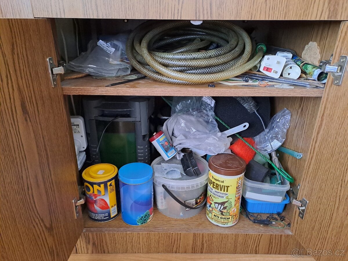 Skříň včetně akvária - 5