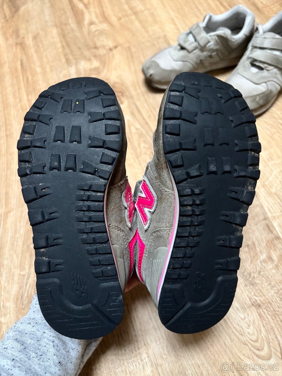 Dvoje dívčí tenisky New Balance, vel. 31 - 5